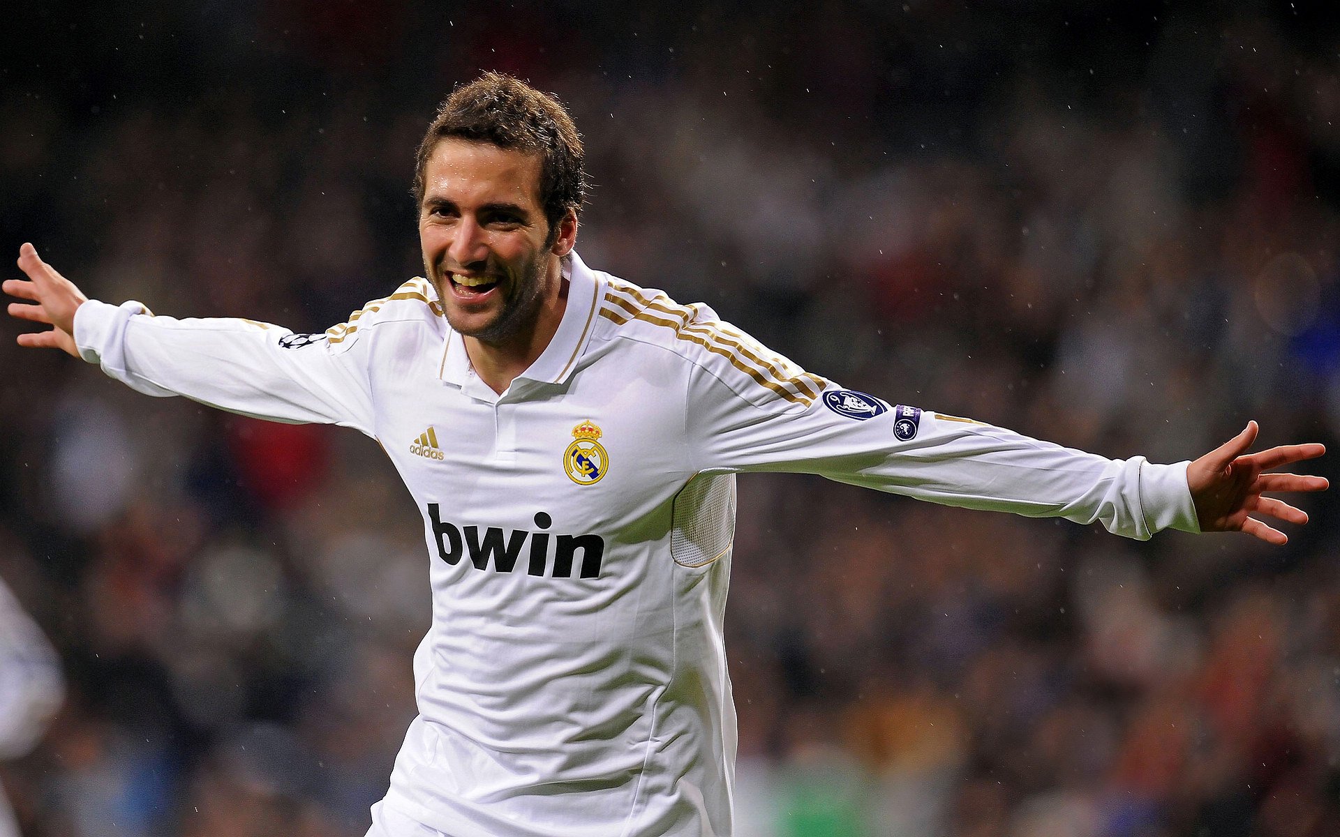 “校园足球在全国普及率持续上升，青少年热情高涨”，我国校园足球现状